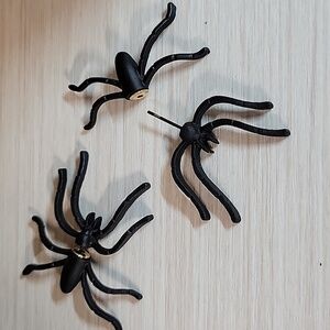 3D SPIDER STATEMENT EARRINGS